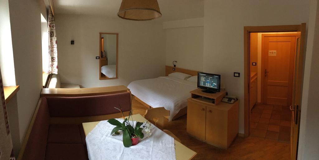 Bed & Breakfast Garni Tobia カンピテッロ・ディ・ファッサ エクステリア 写真